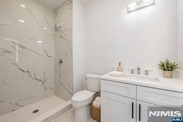 6 Ruby Court, Hamburg, NJ 07419