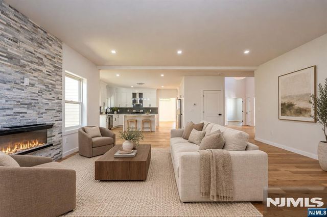 6 Ruby Court, Hamburg, NJ 07419