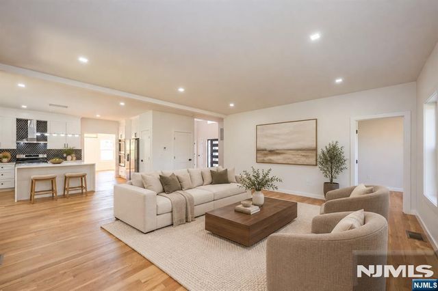 6 Ruby Court, Hamburg, NJ 07419
