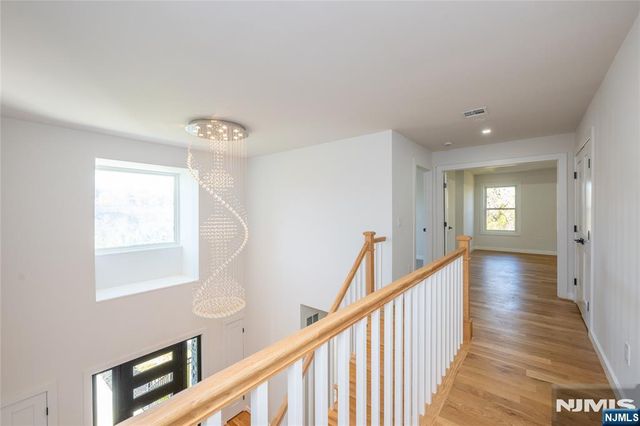 6 Ruby Court, Hamburg, NJ 07419