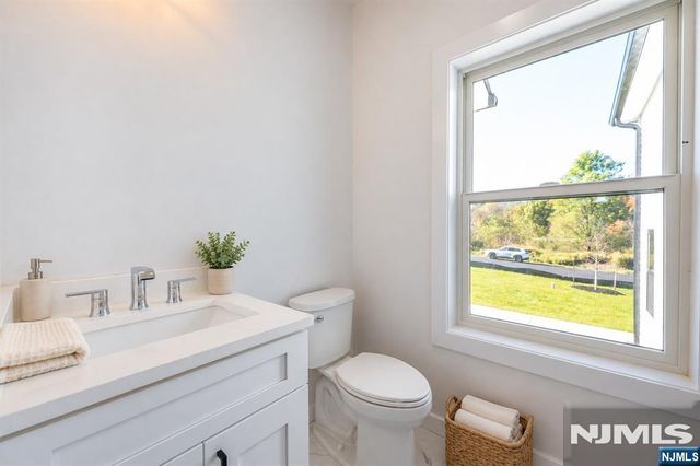 6 Ruby Court, Hamburg, NJ 07419