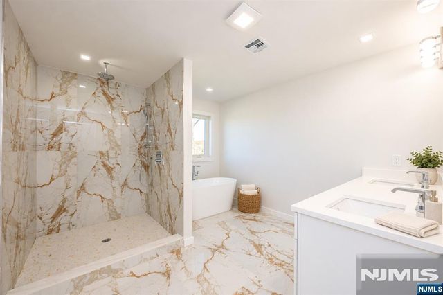 6 Ruby Court, Hamburg, NJ 07419