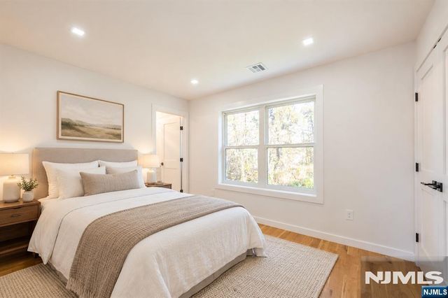 6 Ruby Court, Hamburg, NJ 07419