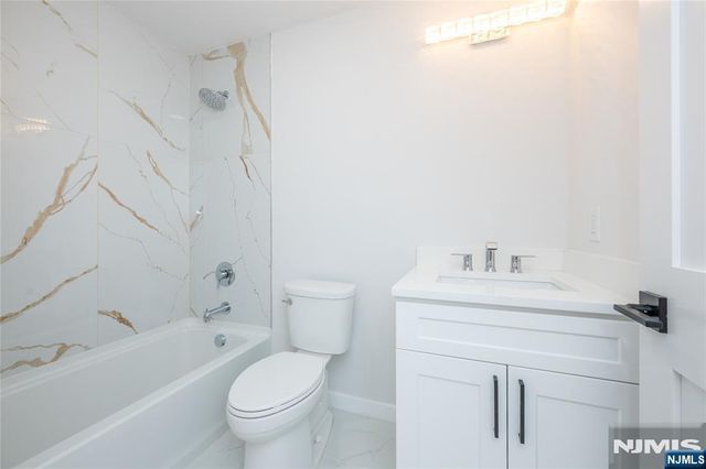 6 Ruby Court, Hamburg, NJ 07419