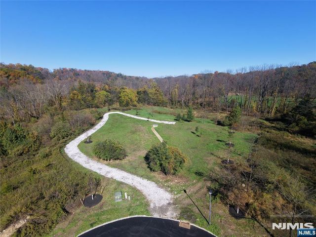 6 Ruby Court, Hamburg, NJ 07419
