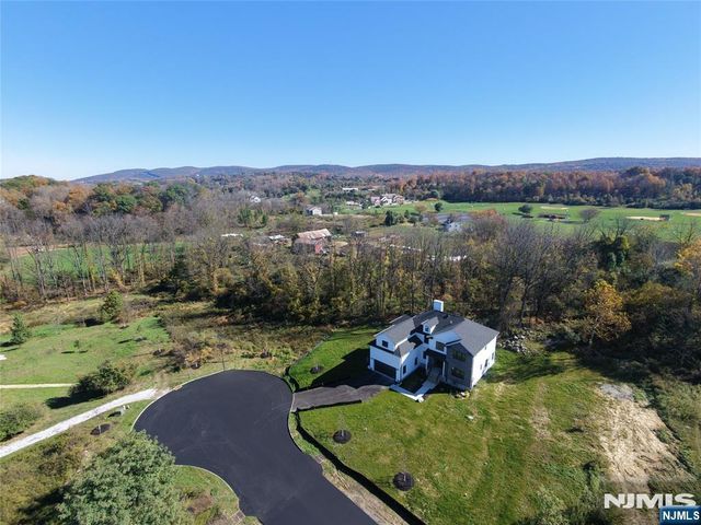 6 Ruby Court, Hamburg, NJ 07419