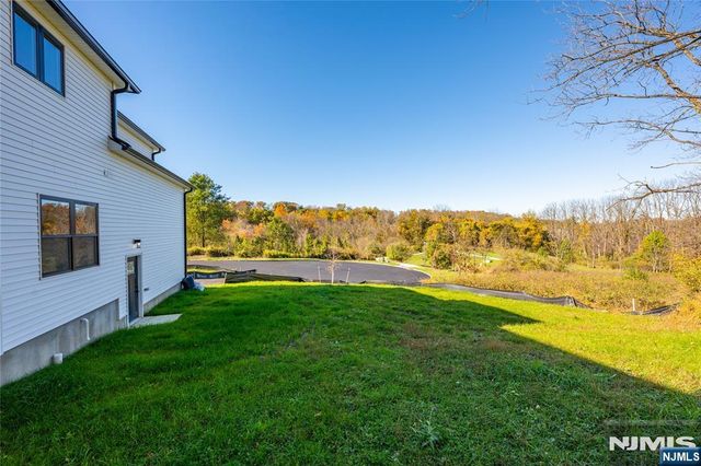 6 Ruby Court, Hamburg, NJ 07419