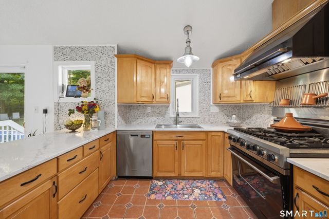 850 Litchfield Turnpike, Bethany, CT 06524