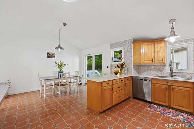 850 Litchfield Turnpike, Bethany, CT 06524
