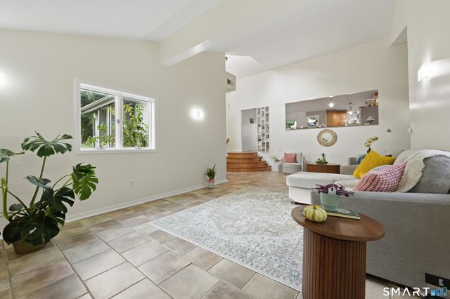 850 Litchfield Turnpike, Bethany, CT 06524