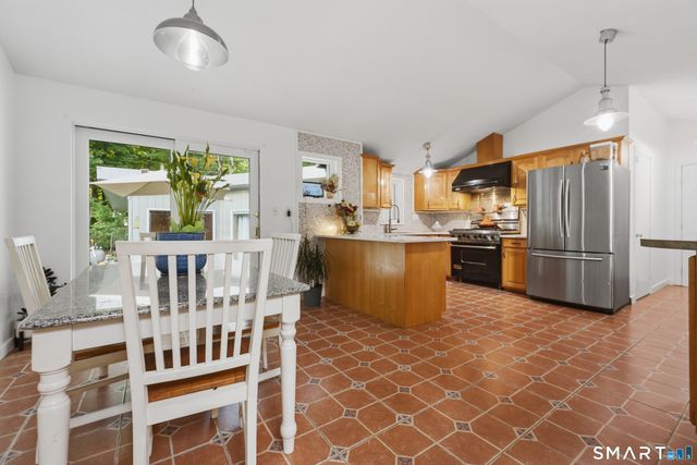 850 Litchfield Turnpike, Bethany, CT 06524