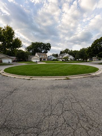 515 Parkside Terrace, Crystal Lake, IL 60014