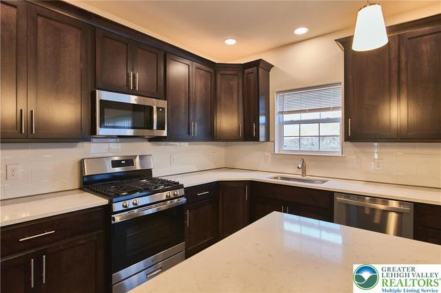 6639 Stein Way, Lower Macungie Twp, PA 18062