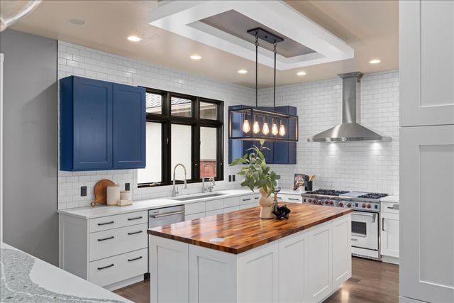 1200 Bluegrass Dr W, Billings, MT 59106