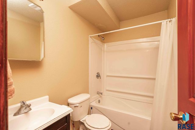 105 S Foss Ave Avenue, Sioux Falls, SD 57110