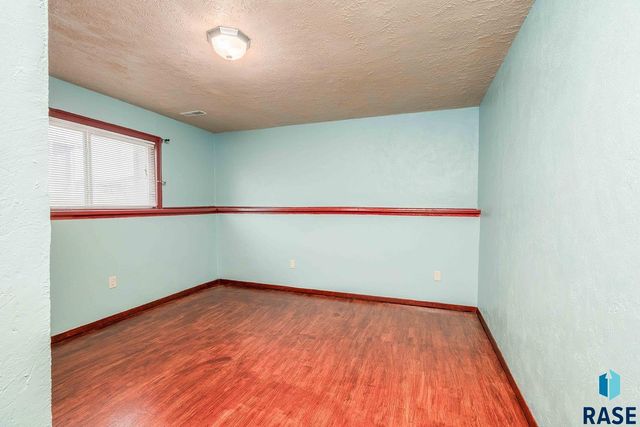 105 S Foss Ave Avenue, Sioux Falls, SD 57110