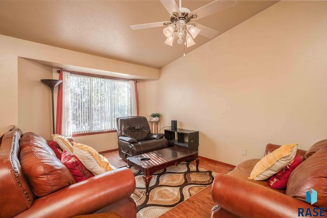 105 S Foss Ave Avenue, Sioux Falls, SD 57110