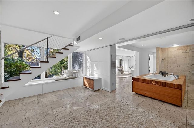 1196 Converse NE Drive, Atlanta, GA 30324