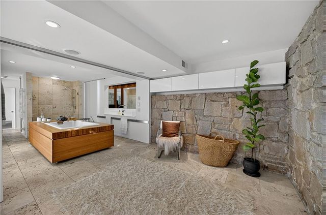 1196 Converse NE Drive, Atlanta, GA 30324