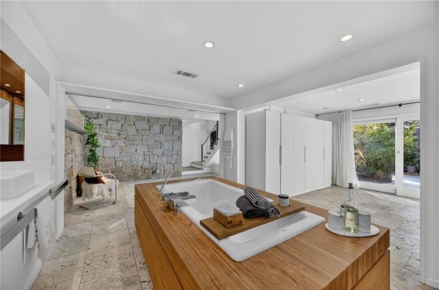 1196 Converse NE Drive, Atlanta, GA 30324