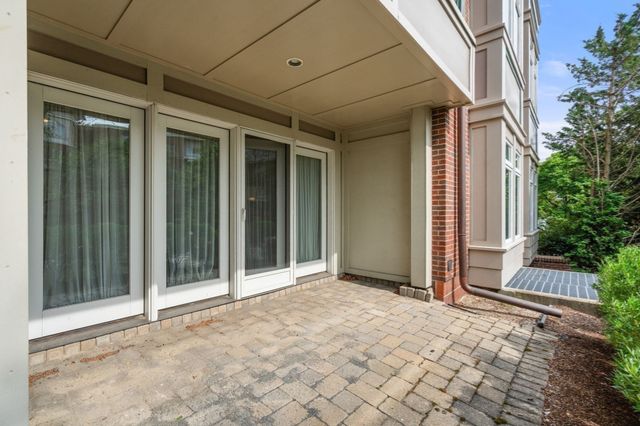 630 Hammond St 104, Brookline, MA 02467
