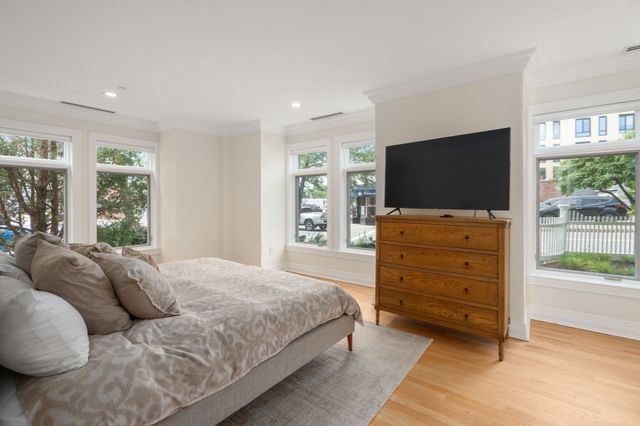 630 Hammond St 104, Brookline, MA 02467