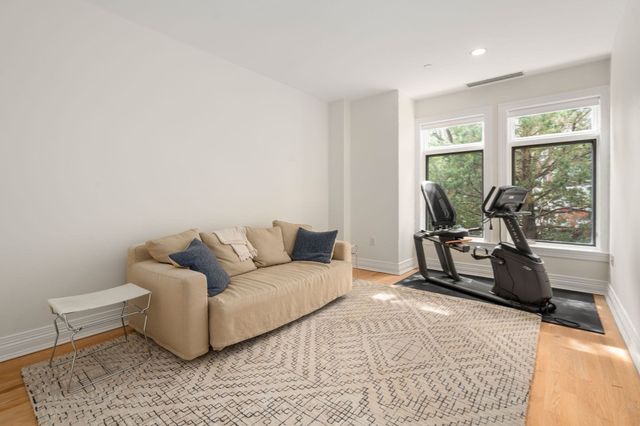 630 Hammond St 104, Brookline, MA 02467