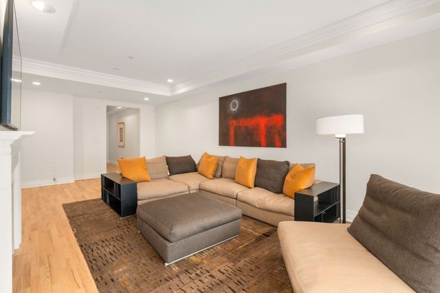 630 Hammond St 104, Brookline, MA 02467