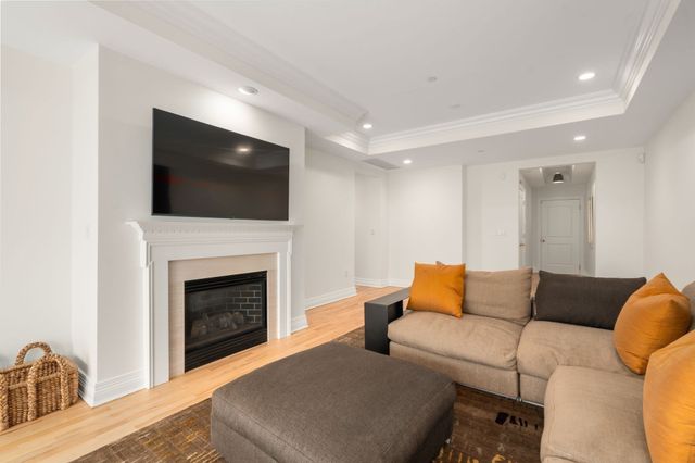 630 Hammond St 104, Brookline, MA 02467