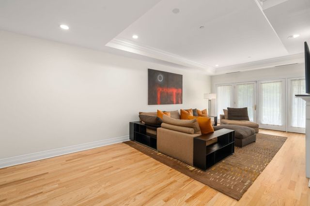 630 Hammond St 104, Brookline, MA 02467