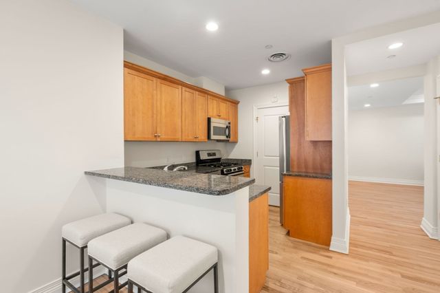 630 Hammond St 104, Brookline, MA 02467