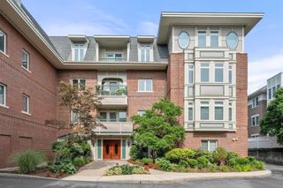 630 Hammond St 104, Brookline, MA 02467