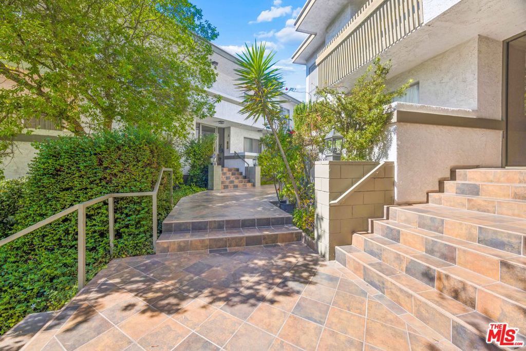 10445 Eastborne Avenue 203, Los Angeles, CA 90024 — exterior
