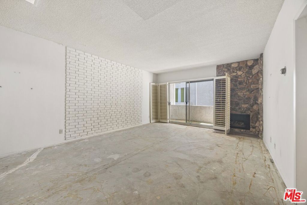 10445 Eastborne Avenue 203, Los Angeles, CA 90024 — photo 5