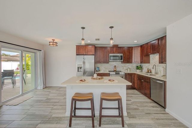 2589 SUNNY BREEZE AVENUE B, Largo, FL 33770