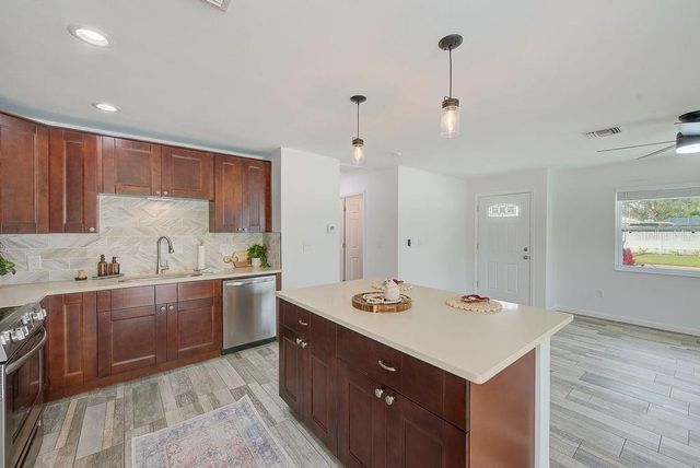 2589 SUNNY BREEZE AVENUE B, Largo, FL 33770