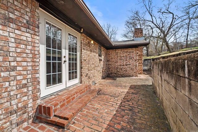 15 Rosewood Circle, Little Rock, AR 72205