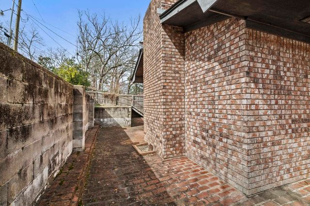 15 Rosewood Circle, Little Rock, AR 72205