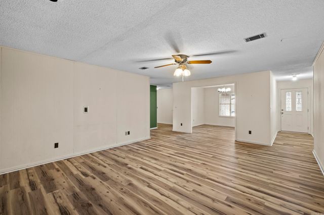 15 Rosewood Circle, Little Rock, AR 72205