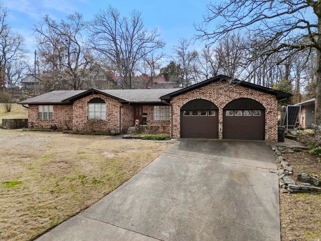 15 Rosewood Circle, Little Rock, AR 72205
