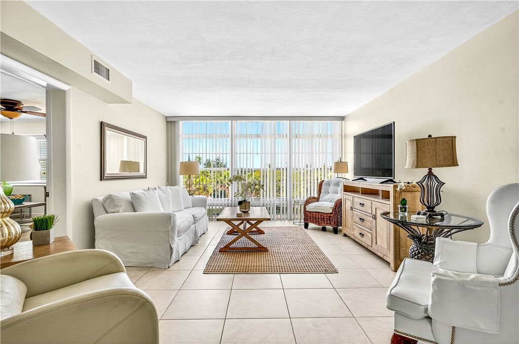2333 Indian River Boulevard 404, Vero Beach, FL 32960