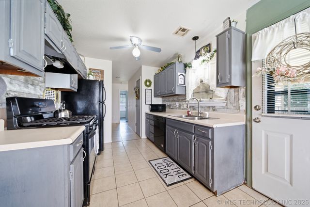 17787 S Santa Fe Street, Mounds, OK 74047