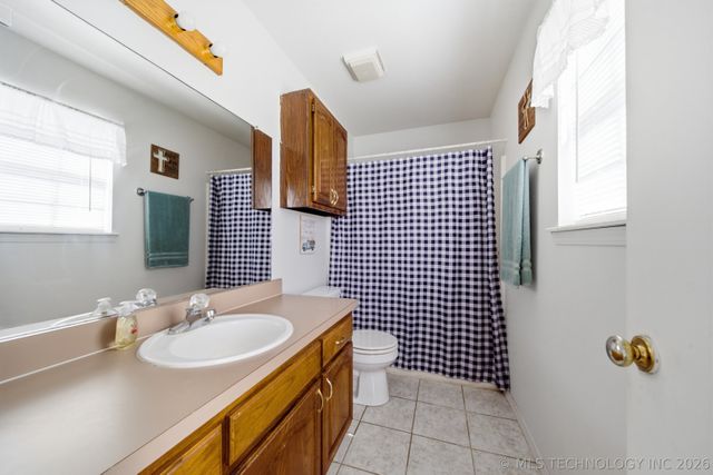 17787 S Santa Fe Street, Mounds, OK 74047