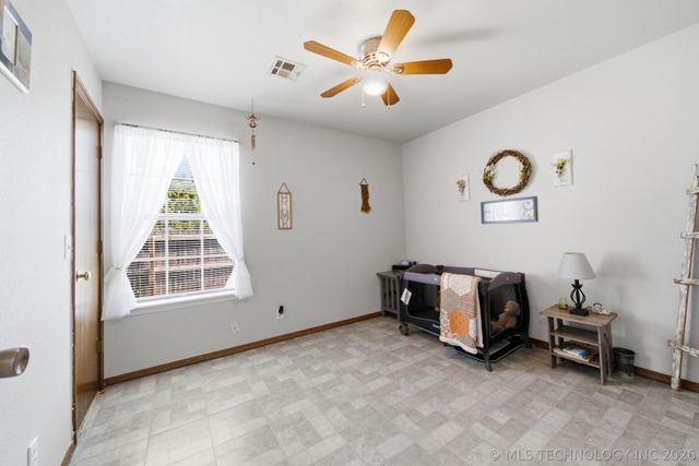 17787 S Santa Fe Street, Mounds, OK 74047