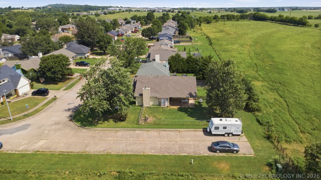 17787 S Santa Fe Street, Mounds, OK 74047