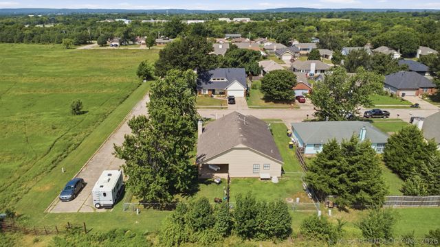 17787 S Santa Fe Street, Mounds, OK 74047