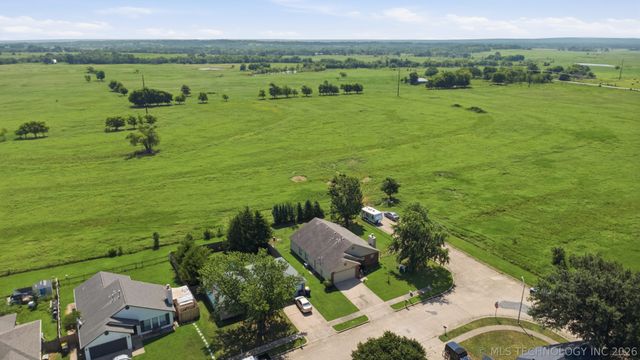 17787 S Santa Fe Street, Mounds, OK 74047