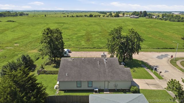 17787 S Santa Fe Street, Mounds, OK 74047