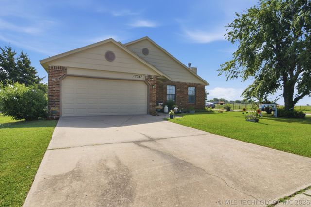 17787 S Santa Fe Street, Mounds, OK 74047