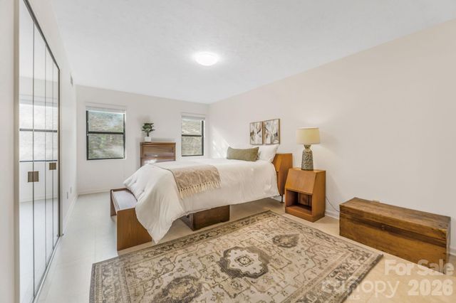 1801 Abbey Circle, Asheville, NC 28805